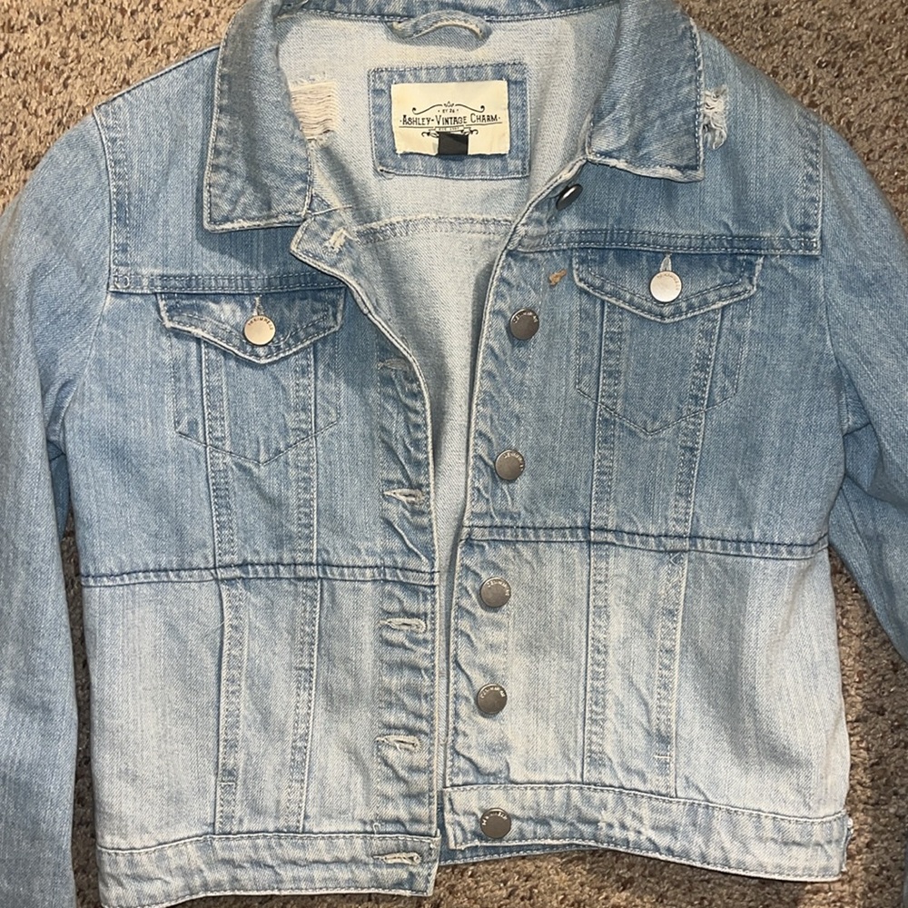 Ashley Vintage Charm Jean Jacket - Picture 4 of 4